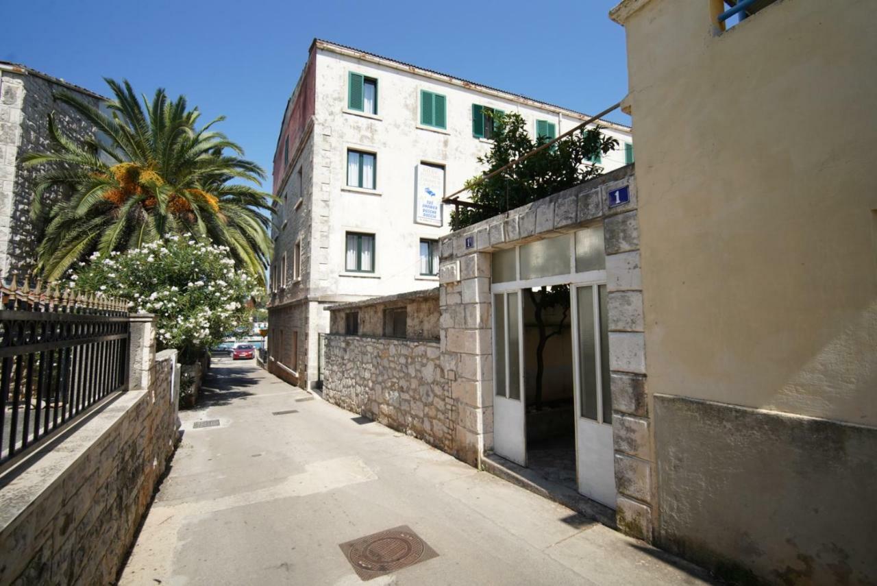 Guesthouse Franko Vela Luka Exteriör bild